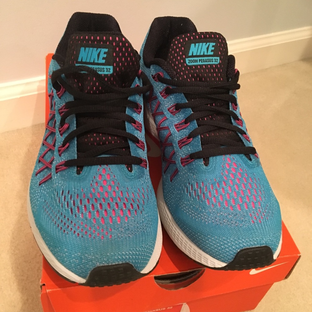 Authentic Women’s NIKE ZOOM PEGASUS 32 NIB size 9